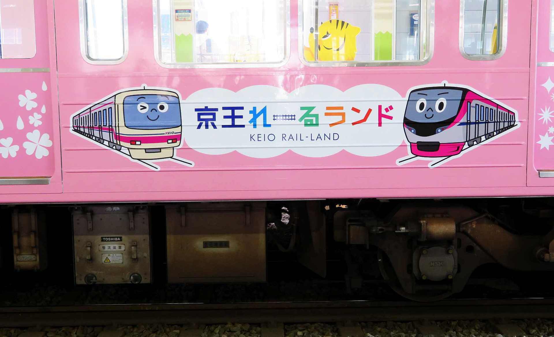 No375 東京 多摩にpinky ピンク色の 電車登場 ニッポン デジカメ 見て歩き